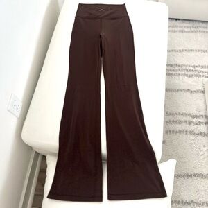 SOLD • Aritzia TnAction™ Crossover Flare Hi-rise Legging in Size XS